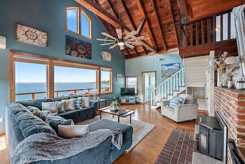 Sunset Cabin w/Amazing Sea Views & Stairs to Beach