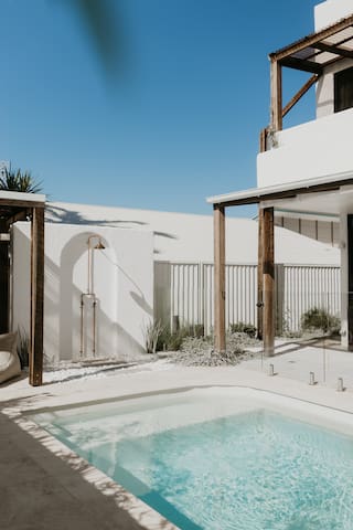 Beach side Villa, with a heated pool! gallery image 2