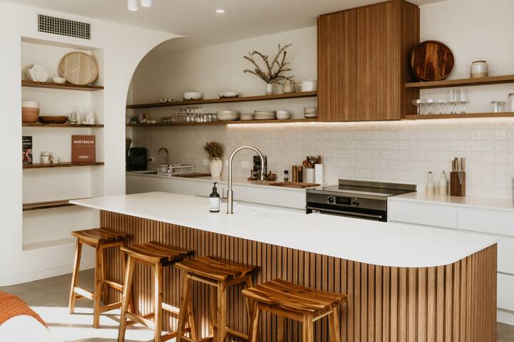 Beach side Villa, with a heated pool! gallery image 3