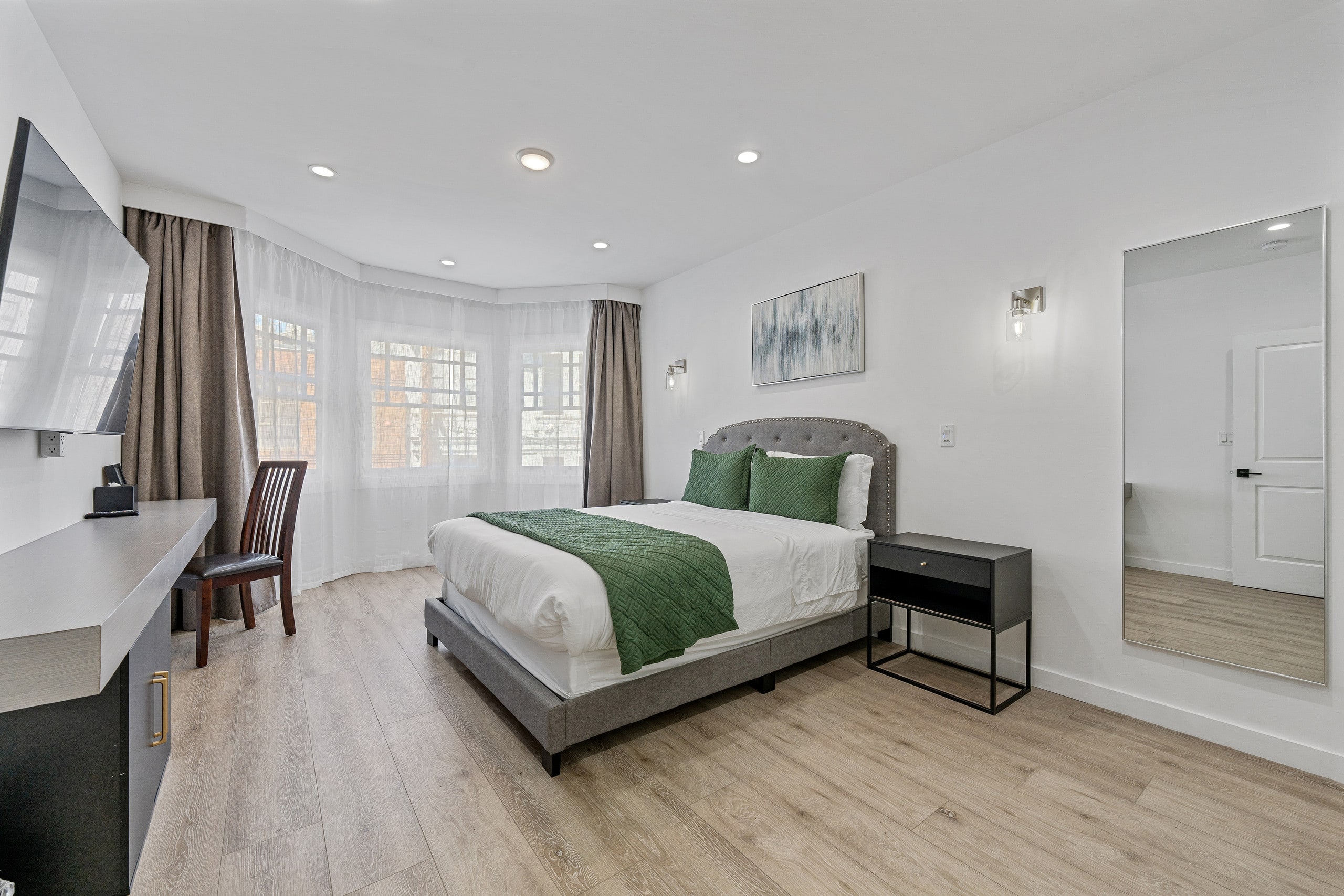 Home in San Francisco · ★4.98 · 5 bedrooms · 5 beds · 5 baths - Image 15