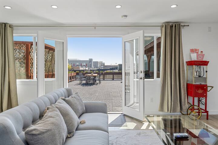 Rooftop Terrace Movie|Game Room gallery image 2