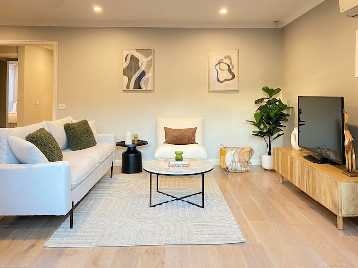 A Sylvia Home In Deepdene - Melbourne