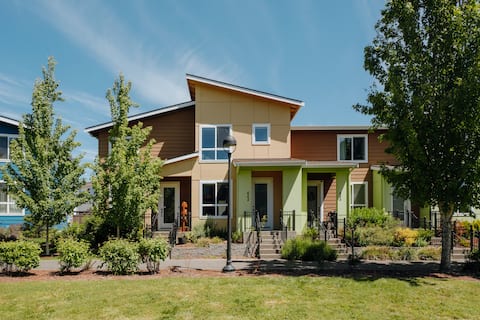 Haven at Greenbridge: Close to SEA & Downtown