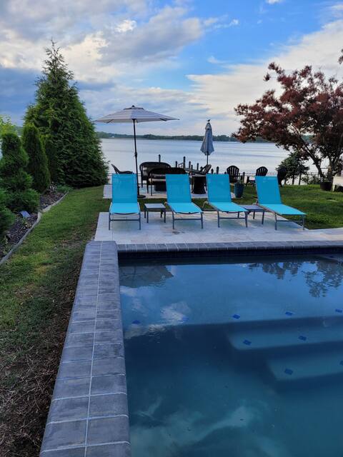 Breathtaking Waterfront w/pool - Winter quietness!