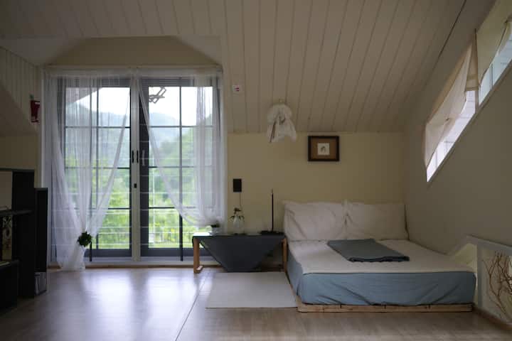 Schlafzimmer 1