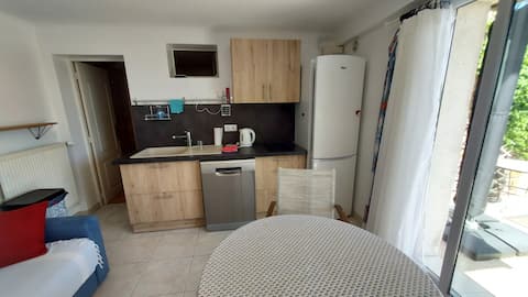 Popular Airbnb listing: At Claire and Jo's 2 rooms, private pool, beach in Roquebrune Sur Argens