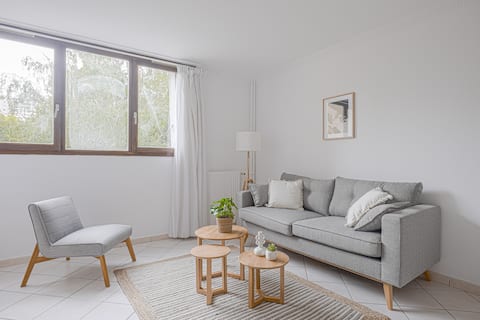 Opposite the subway, 80m2, 3 bedrooms beautiful apartment