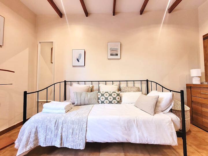 Habitación con una cama individuales / Room with a single bed