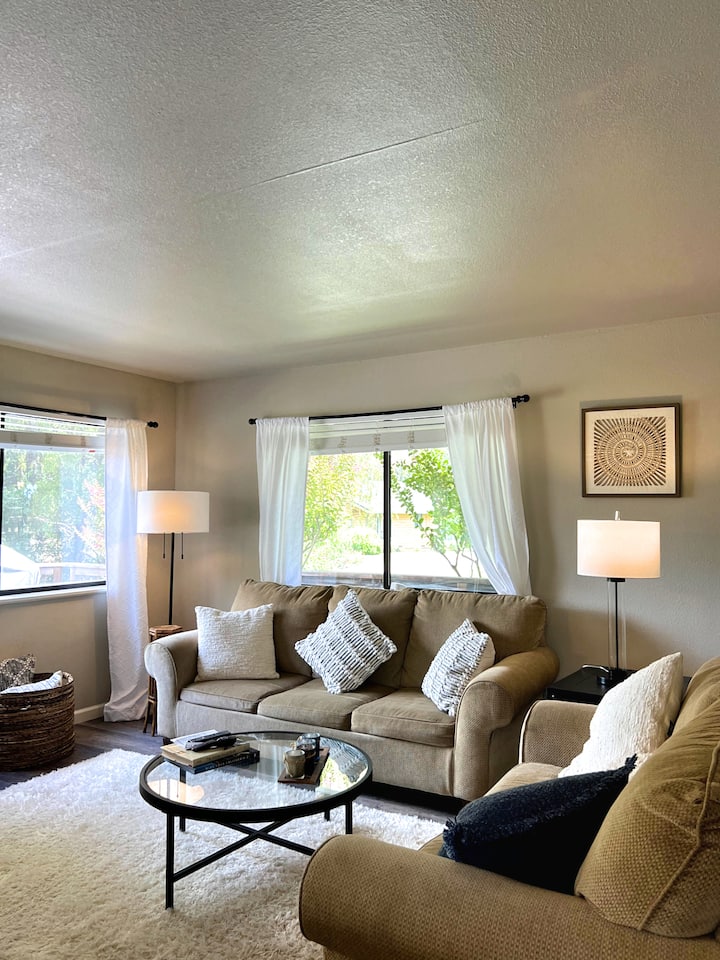 Twin Oaks Cottage - Sonoma, CA