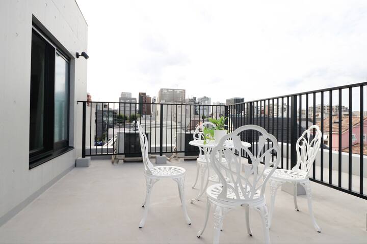 4-Min to Station/Family Suite/Large Terrace/Wi-Fi gallery image 3