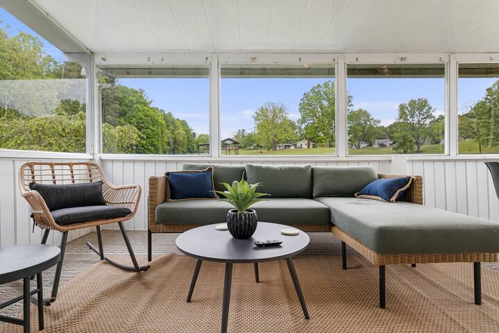 Karaoke Chalet | 2 Kitchens • Hot Tub • Sauna gallery image 3