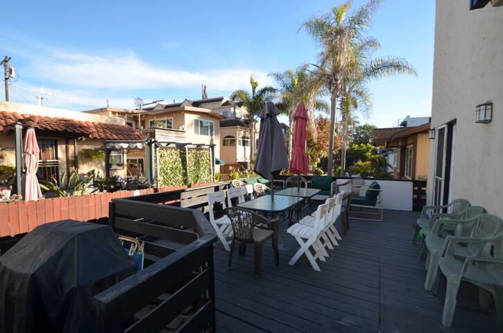 Very Close to Ocean, Spa, 3 decks, 2 small parking gallery image 2