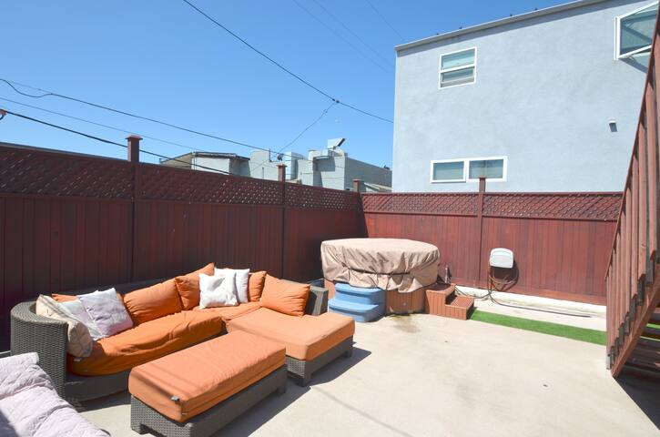 Very Close to Ocean, Spa, 3 decks, 2 small parking gallery image 5