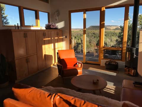 Top Airbnb: Beautiful Boulder Hillside Perch in Bryce Canyon / Garfield County