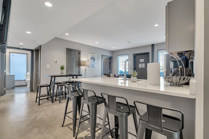 Newly Built Group Pad 5min to Frenchman/FQ+Parking