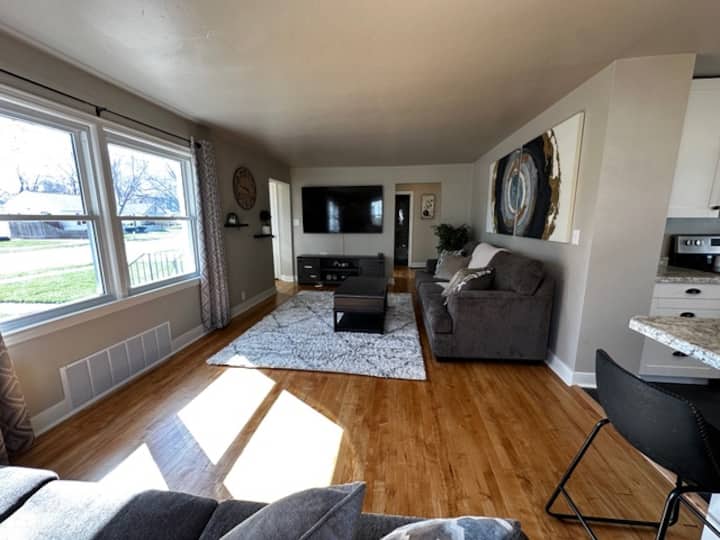 Short Walk To Lambeau 4+ Parking, Tailgate Garage - Green Bay