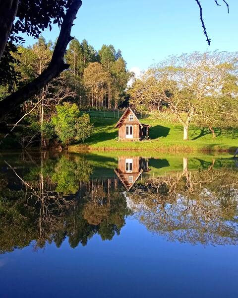 Chalet facing the lake
