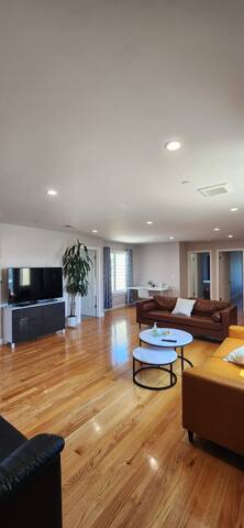 8-BR, 8-Bath Home: Your Perfect Staycation near SF gallery image 2
