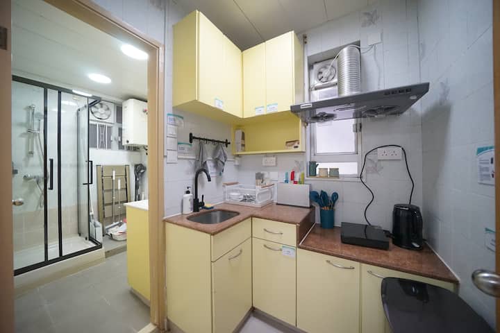 Co-living Simple Single Room @53 Paterson Cwb - Hong Kong