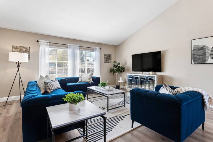 BRAND NEW Pickleball Paradise: Pool & Games, Fun! gallery image 2