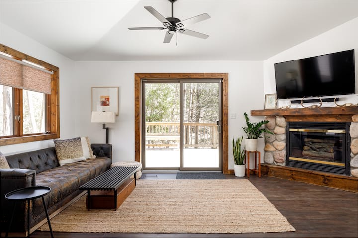 Woodland Cottage, Firepit, Updated Kitchen - Glen Arbor, MI