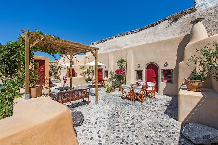 Amelie Canaves Finikia – Entire Property gallery image 4