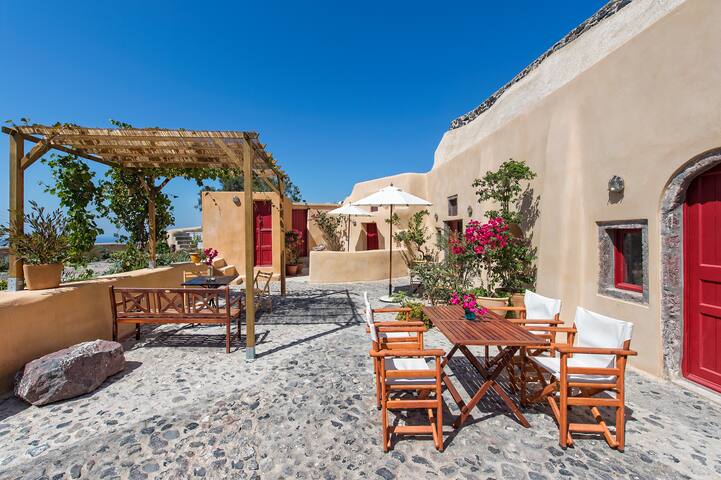 Amelie Canaves Finikia – Entire Property gallery image 2