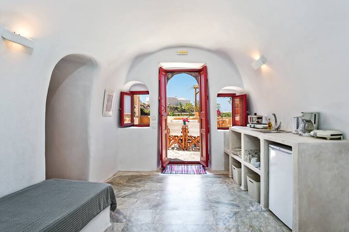 Amelie Canaves Finikia – Entire Property gallery image 3