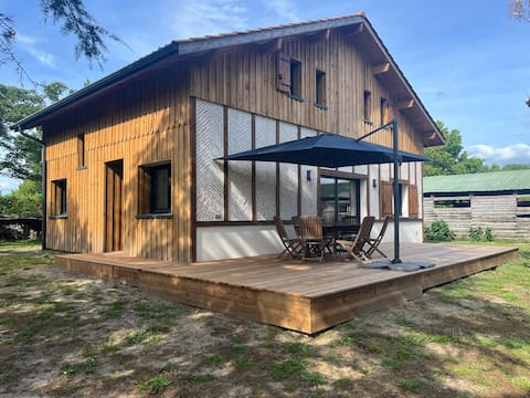 Annonce Airbnb populaire: House 8 people, 4 bedrooms à Saint Julien En Born
