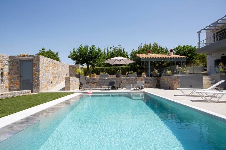 Blue horizon, relaxing guesthouse with pool