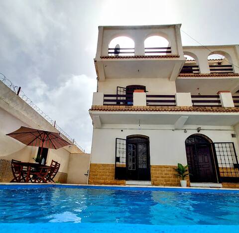 Villa with pool -
splendid sea view and greenery