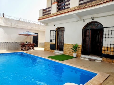Villa with pool:
splendid sea and green view