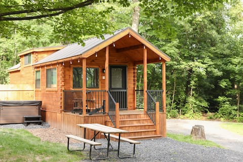 Tiny home | One Bedroom with HOT TUB