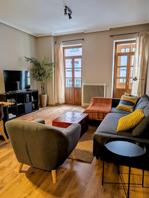 Top performing Airbnb: Supercentric Apartment in the Historic Center in Oviedo