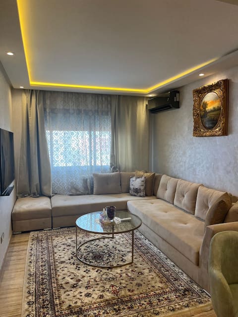 Successful Airbnb property: Bright studio, Inverter AC, Parking, Ain Sebaa in Arrondissement D'aïn Sebaâ مقاطعة عين السبع
