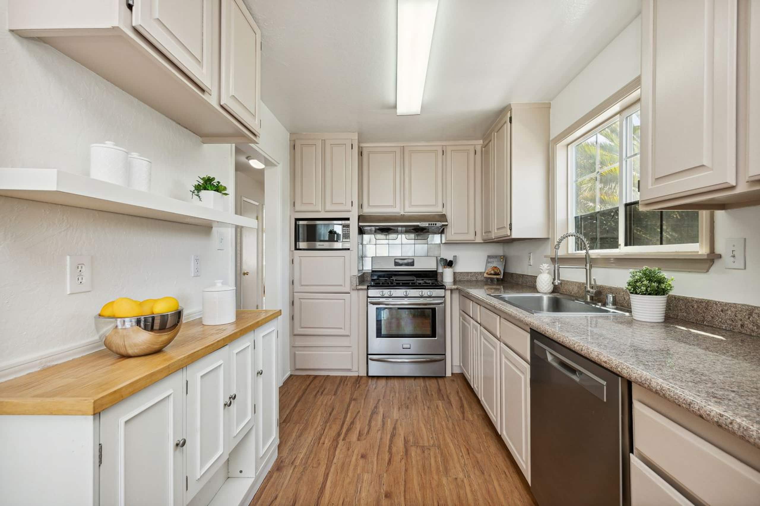 Spacious Property with Ocean View in San Francisco - Image 5