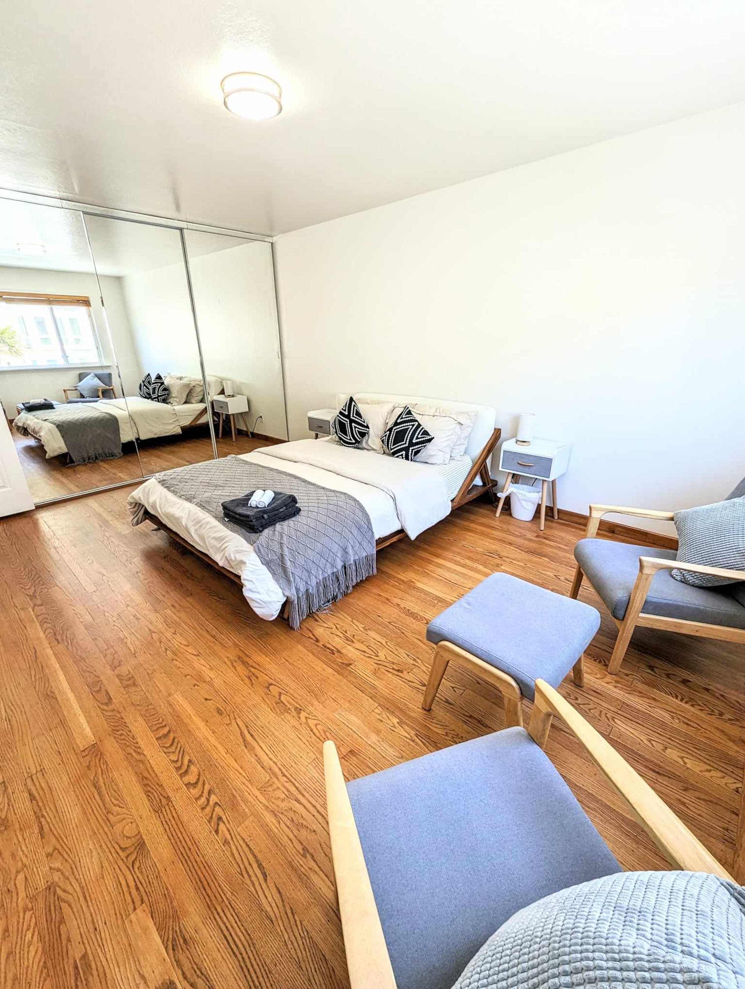 Spacious Property with Ocean View in San Francisco - Image 27