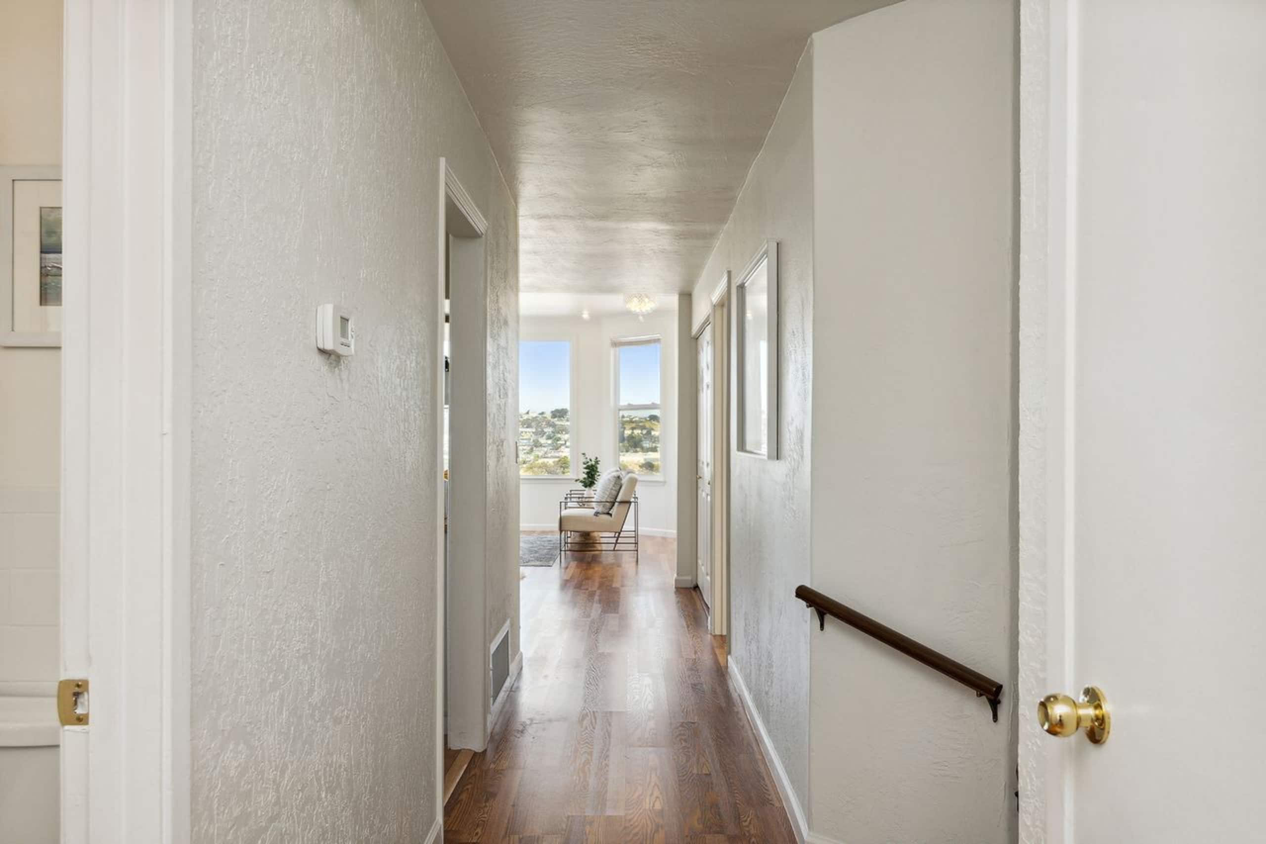 Spacious Property with Ocean View in San Francisco - Image 17