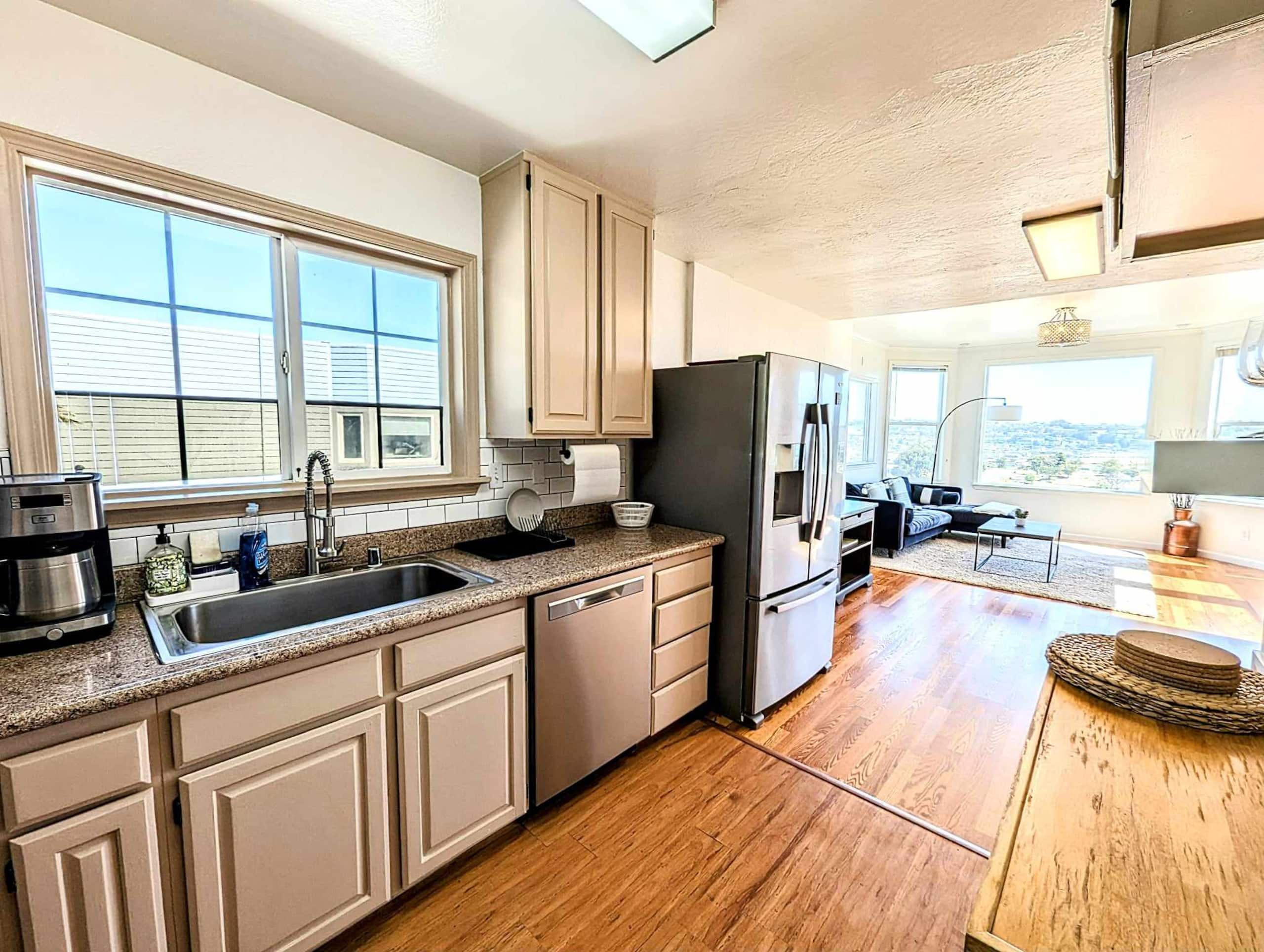 Spacious Property with Ocean View in San Francisco - Image 7