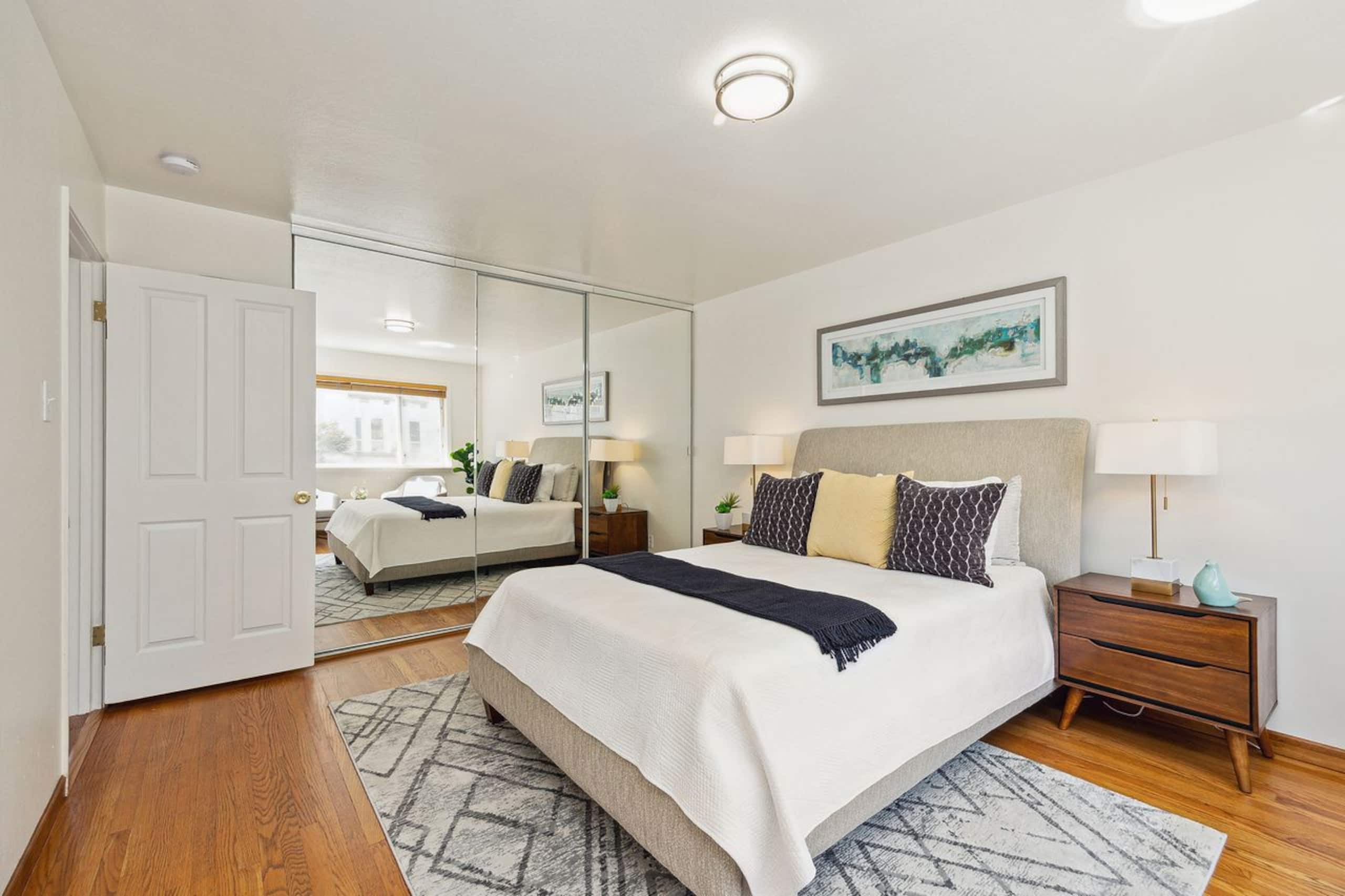 Spacious Property with Ocean View in San Francisco - Image 28