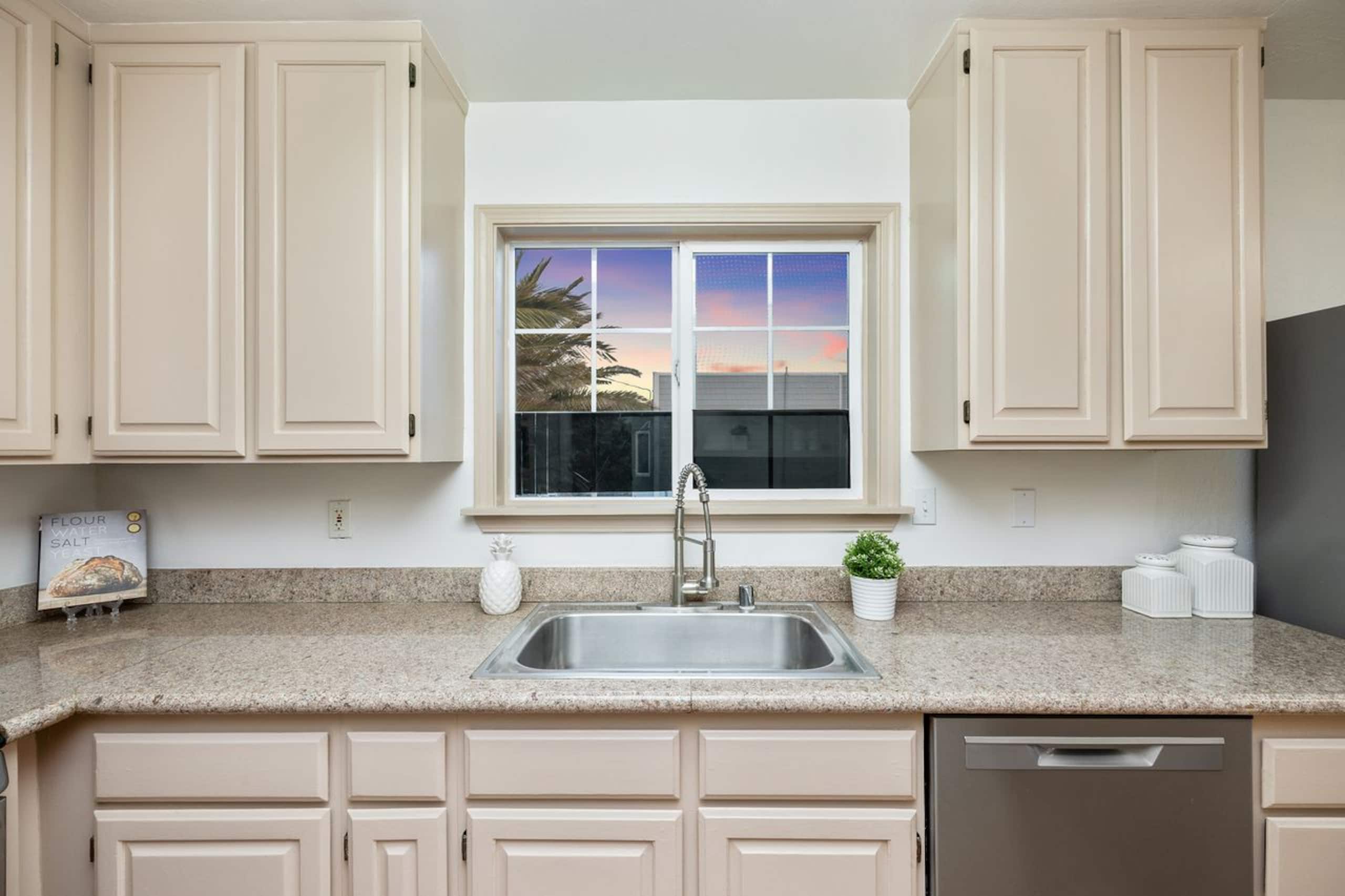 Spacious Property with Ocean View in San Francisco - Image 14