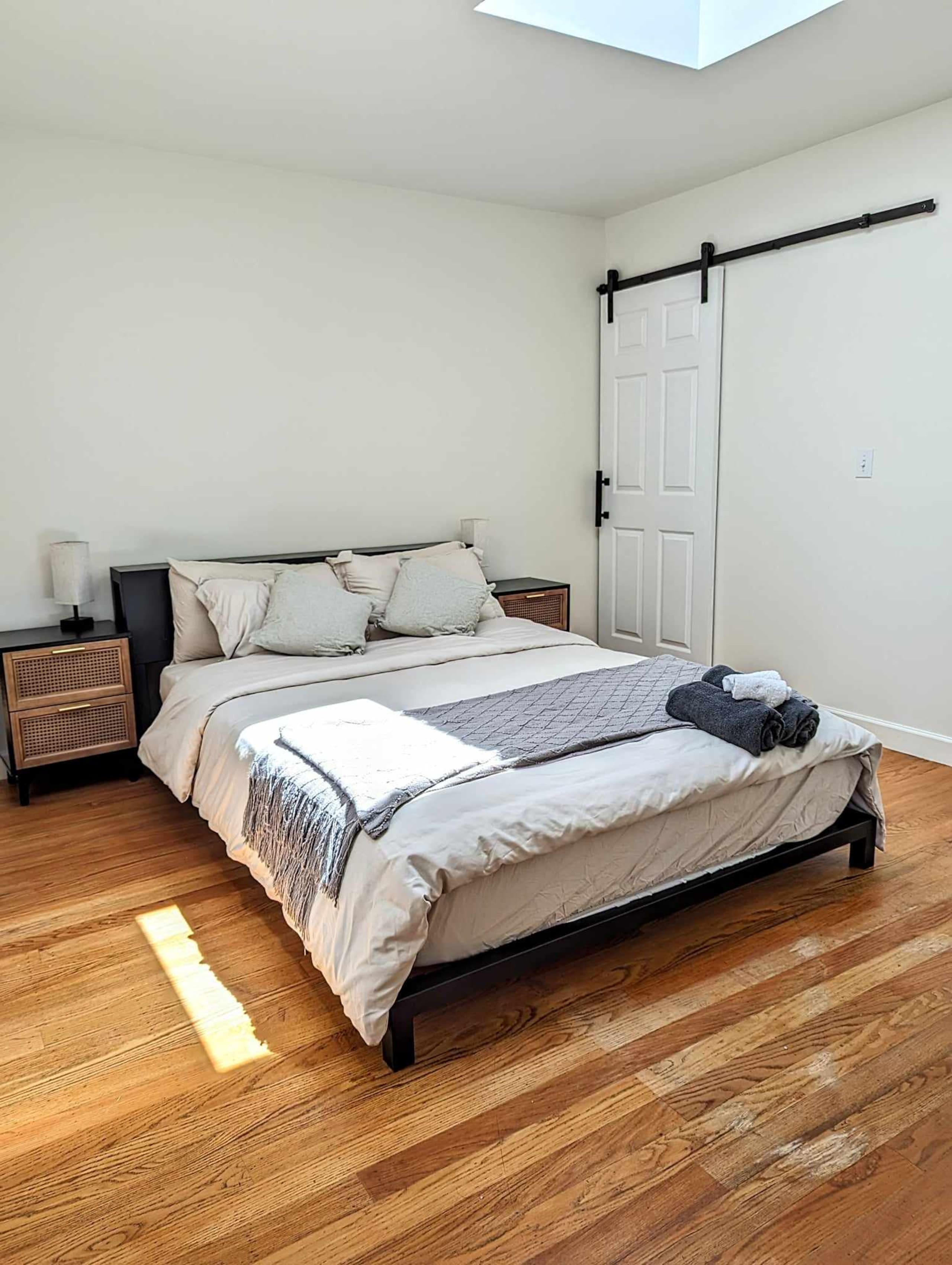 Spacious Property with Ocean View in San Francisco - Image 19
