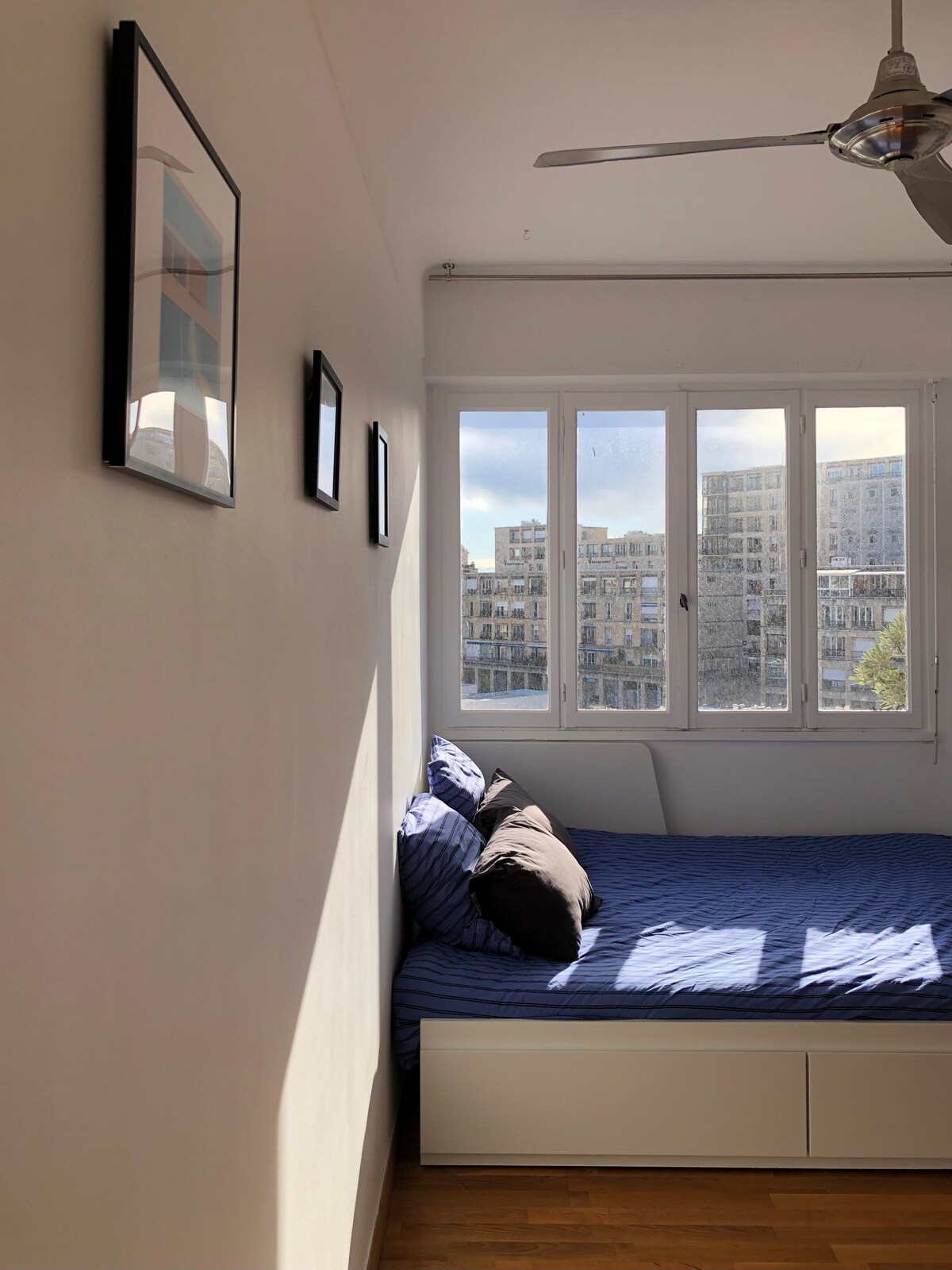 160x200 cm madrass och TEKLA sängkläder.