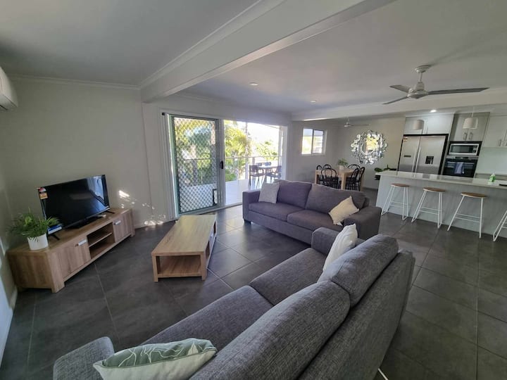 Entire Family Beach House Awaits - Tannum Sands