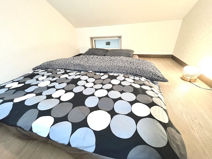 shinshin room❤️　0910 ✨ We stepped straight into a Time Machine! This 80's themed