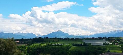 nice 2 bedroom in the countryside 10 minutes from Geneva.