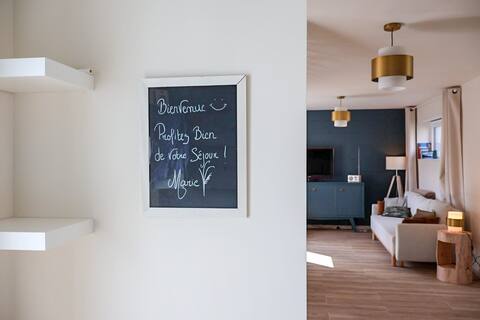 Le Sourire - House: Garden, Office & Bike Shelter