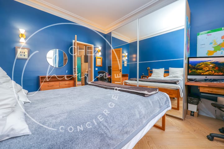 Cama de tamaño medio (160 cm x 200 cm)

Presentamos nuestra cama de tamaño mediano, meticulosamente diseñada para ofrecer tanto estilo como comodidad. Esta cama logra el equilibrio perfecto entre un amplio espacio para dormir y una huella compacta adecuada para varios tamaños de dormitorio.