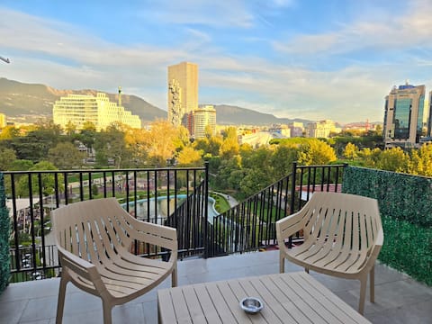 Successful Airbnb property: Tirana City Center Penthouse Oasis in Tiranë