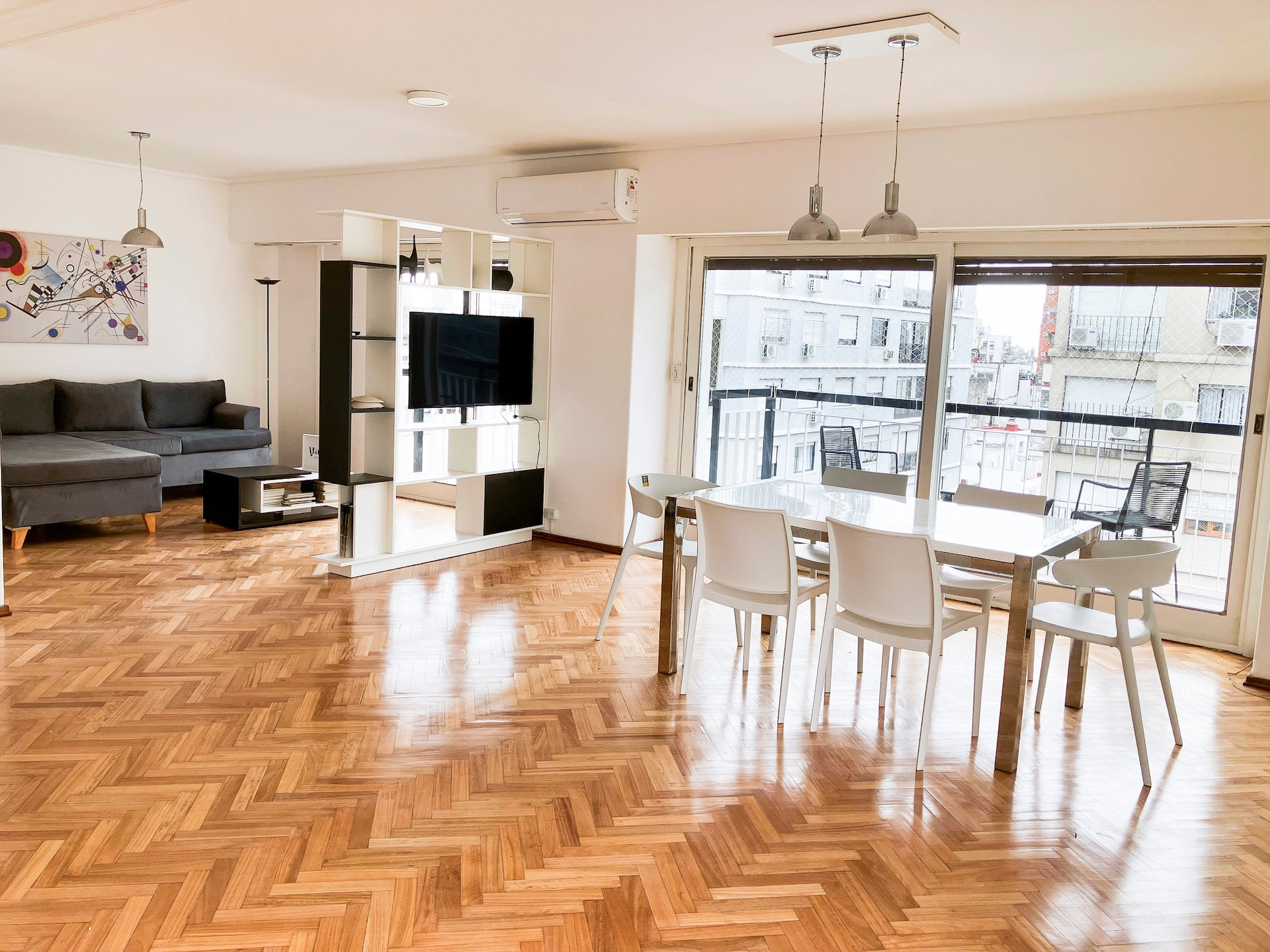 Refurbished three-bedroom semi-floor apartment in Recoleta